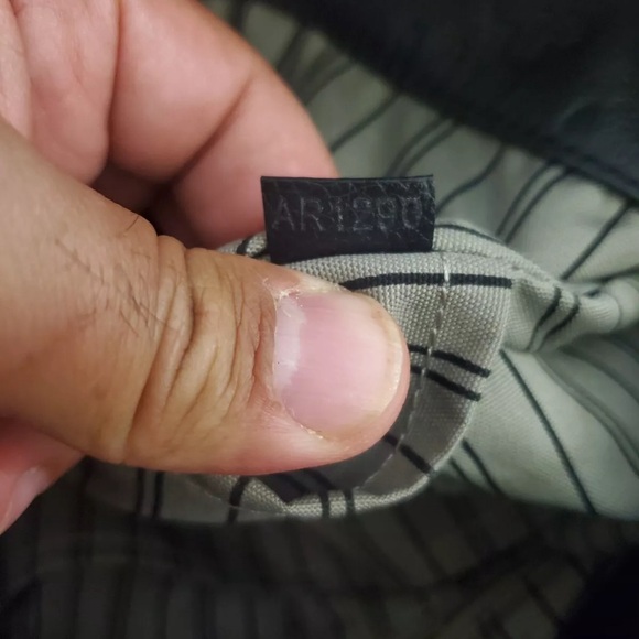 Louis Vuitton Black Monogram
Empreinte Leather Artsy MM Hobo - Picture 16 of 16